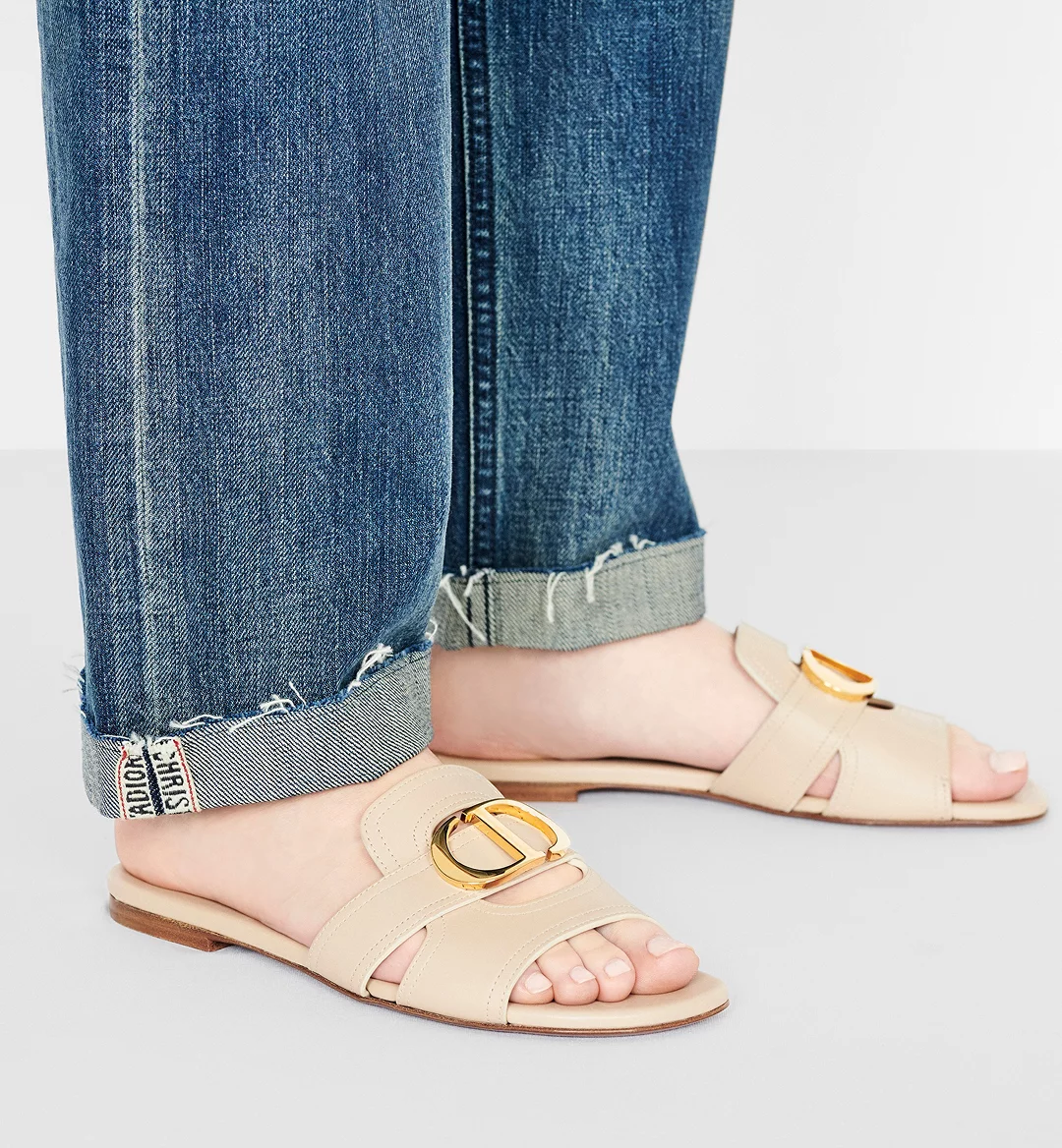 30 Montaigne Slide - Image 2